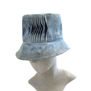 Bucket hat with pleats